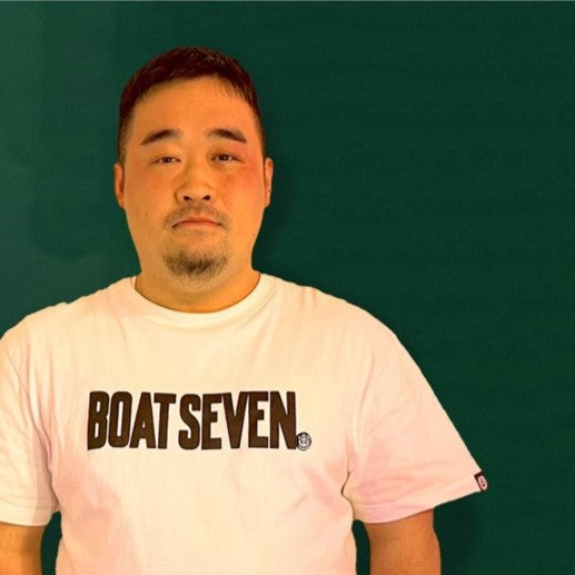 BOAT SEVEN T-shirts